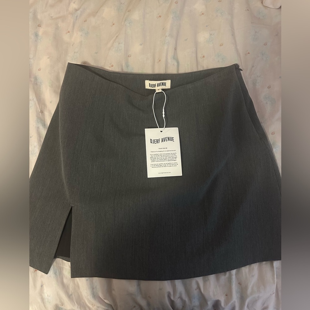 Djerf Avenue must have mini skirt in grey - Picture 2 of 4